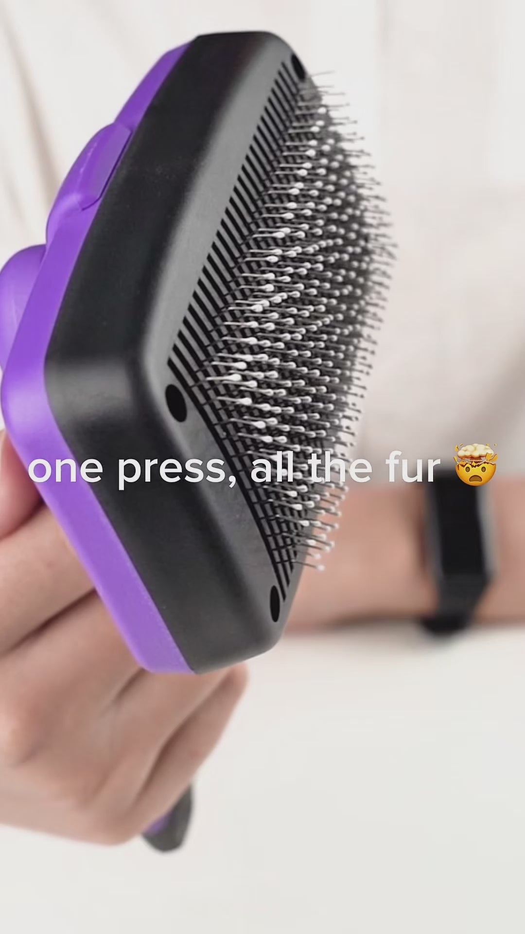 Self-Cleaning Slicker Brush for Dogs & Cats – One-Click Fur Removal